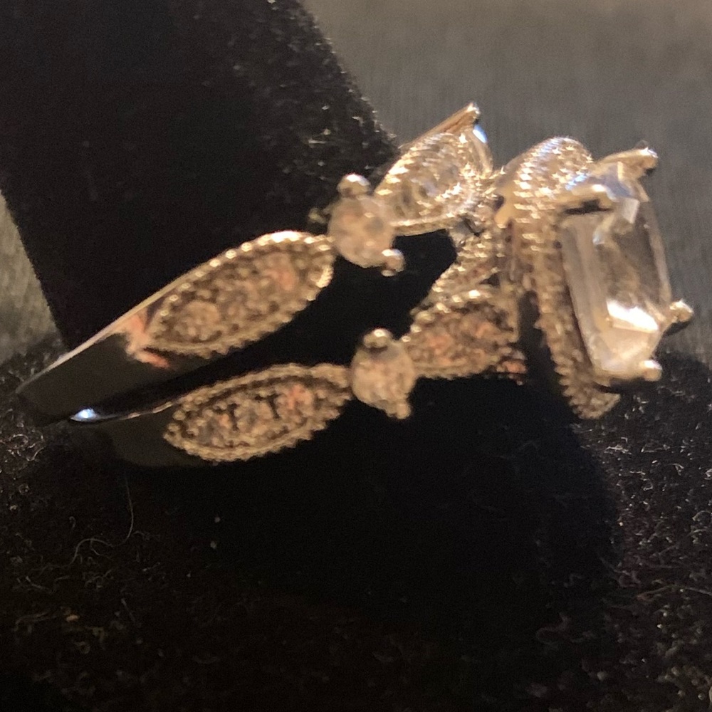 Women’s White Gold Plated Ring Set with zirconia